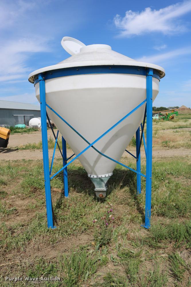image for item DB9372 PW air plastic feed bin