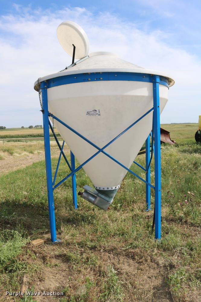 image for item DB9372 PW air plastic feed bin