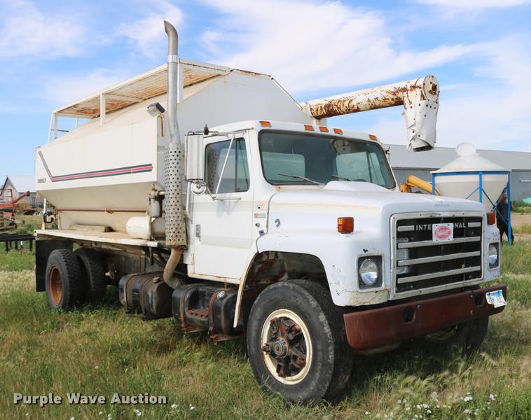 image for item DB9373 1980 International 1854 feed truck