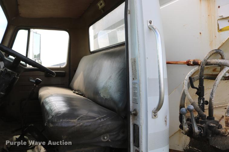 image for item DB9373 1980 International 1854 feed truck