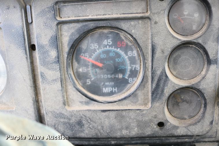 image for item DB9373 1980 International 1854 feed truck