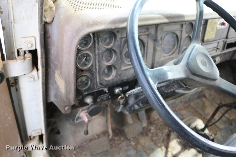 image for item DB9373 1980 International 1854 feed truck