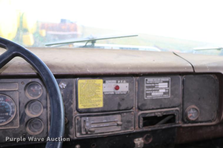 image for item DB9373 1980 International 1854 feed truck