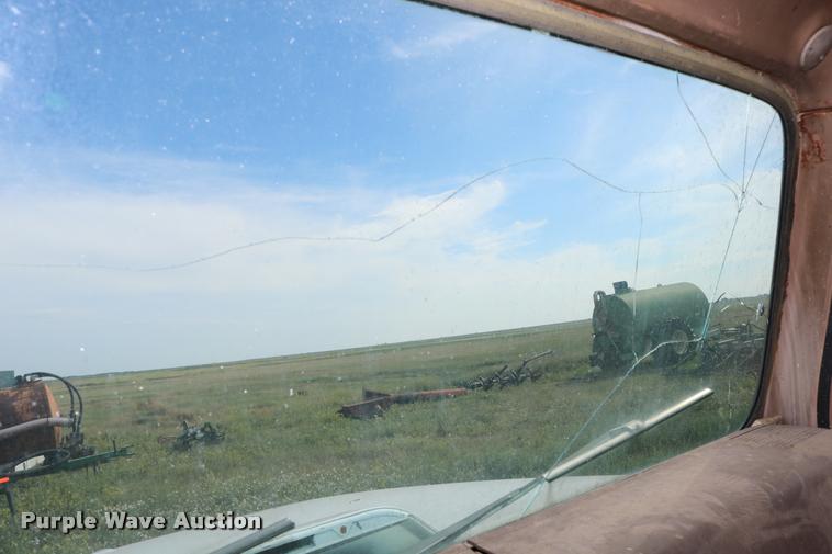 image for item DB9373 1980 International 1854 feed truck