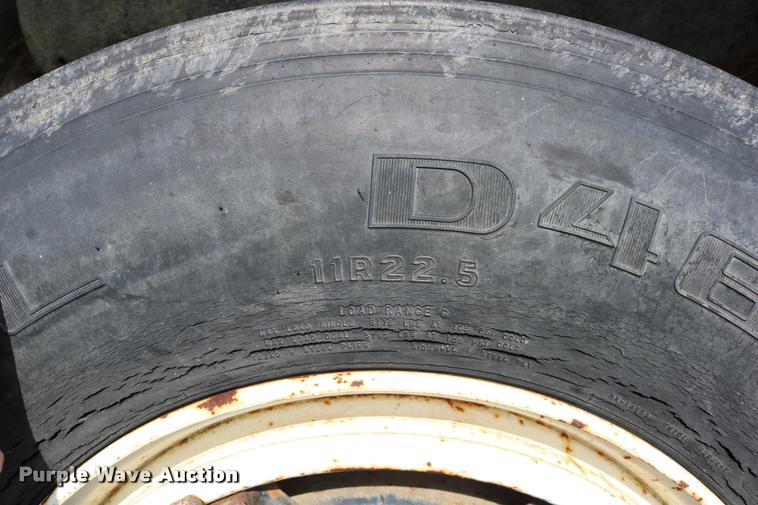 image for item DB9373 1980 International 1854 feed truck