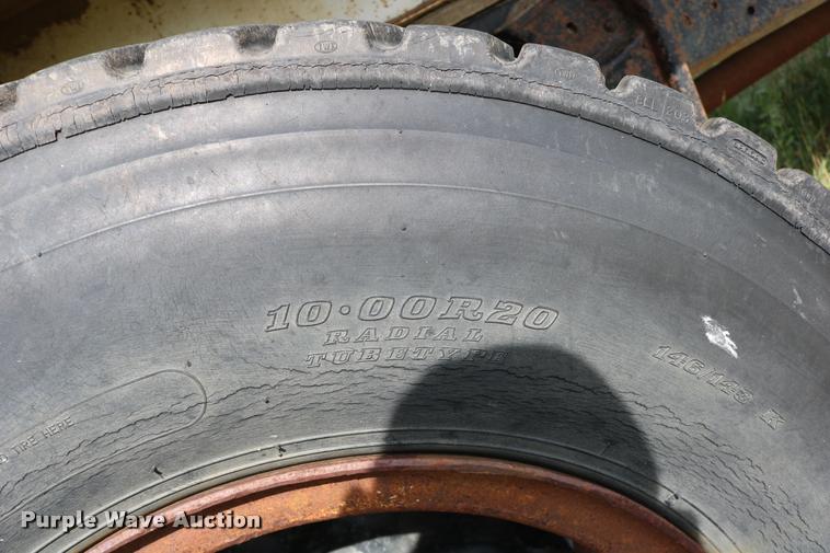 image for item DB9373 1980 International 1854 feed truck