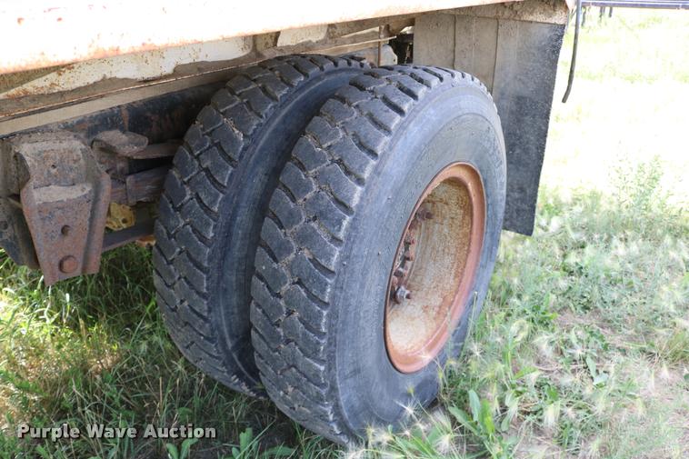 image for item DB9373 1980 International 1854 feed truck