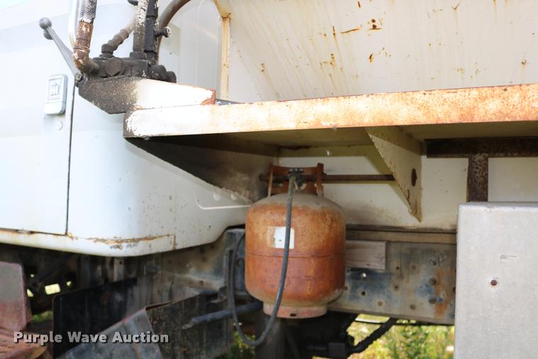 image for item DB9373 1980 International 1854 feed truck