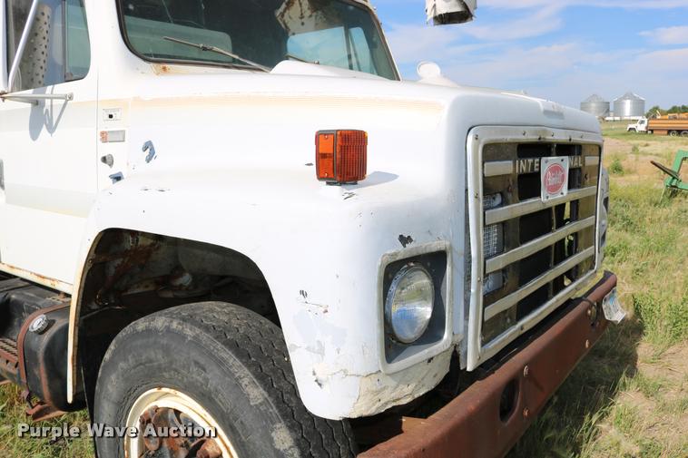 image for item DB9373 1980 International 1854 feed truck