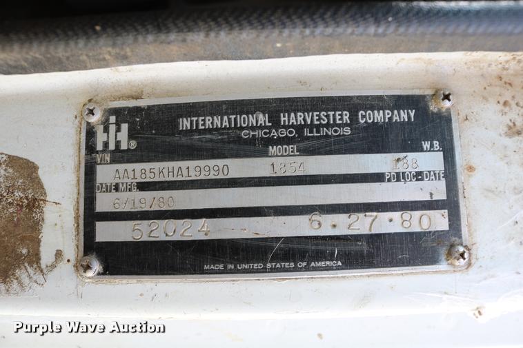 image for item DB9373 1980 International 1854 feed truck