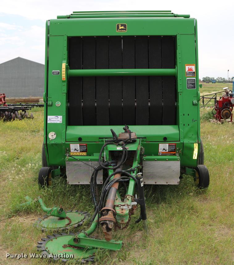 image for item DB9377 2001 John Deere 567 round baler