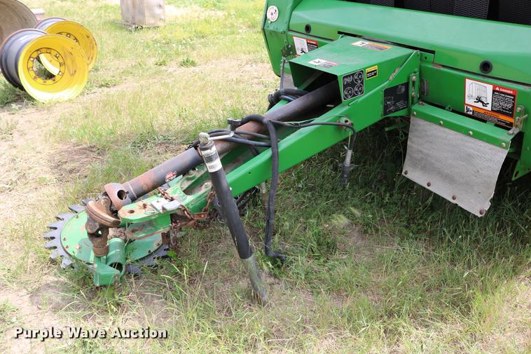 image for item DB9377 2001 John Deere 567 round baler