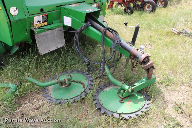 image for item DB9377 2001 John Deere 567 round baler