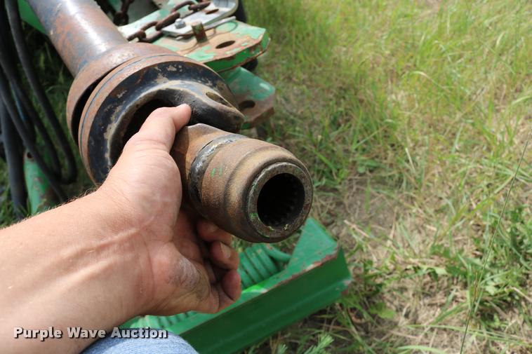 image for item DB9377 2001 John Deere 567 round baler