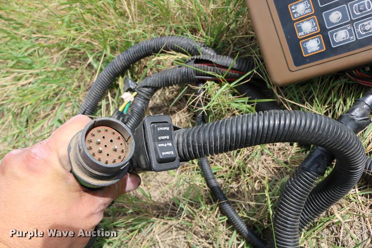 image for item DB9377 2001 John Deere 567 round baler