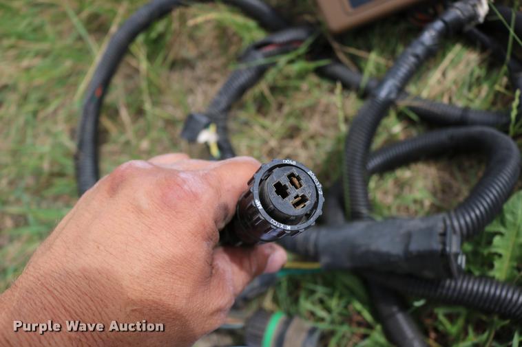 image for item DB9377 2001 John Deere 567 round baler