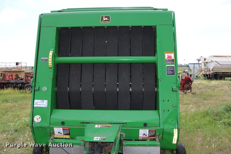 image for item DB9377 2001 John Deere 567 round baler