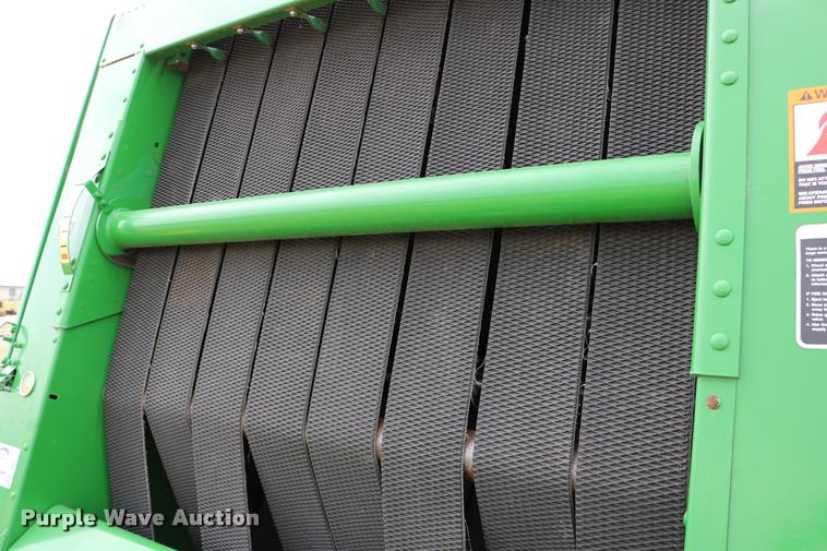 image for item DB9377 2001 John Deere 567 round baler