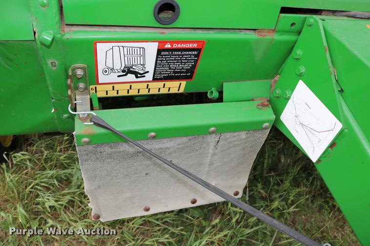 image for item DB9377 2001 John Deere 567 round baler