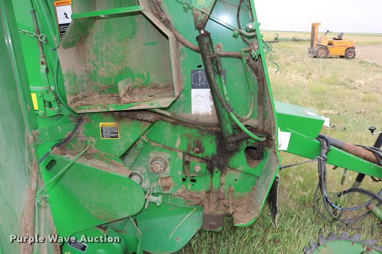 image for item DB9377 2001 John Deere 567 round baler
