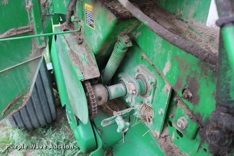 image for item DB9377 2001 John Deere 567 round baler