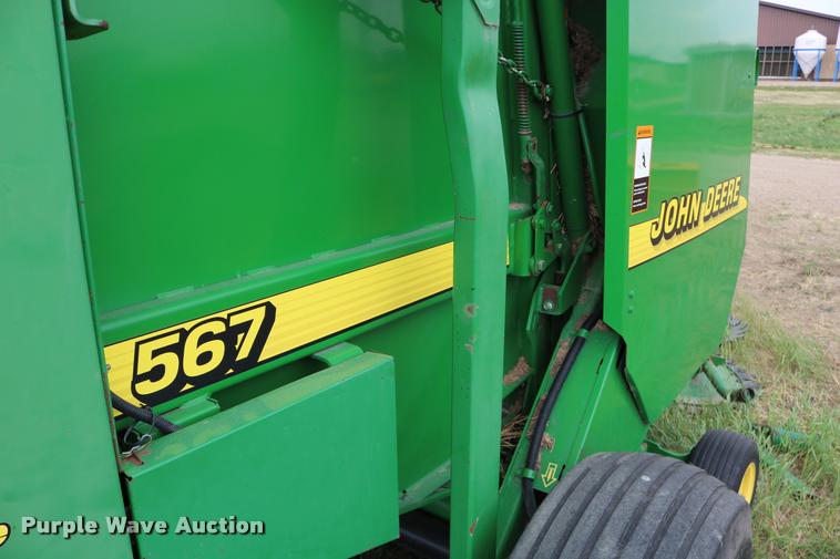 image for item DB9377 2001 John Deere 567 round baler