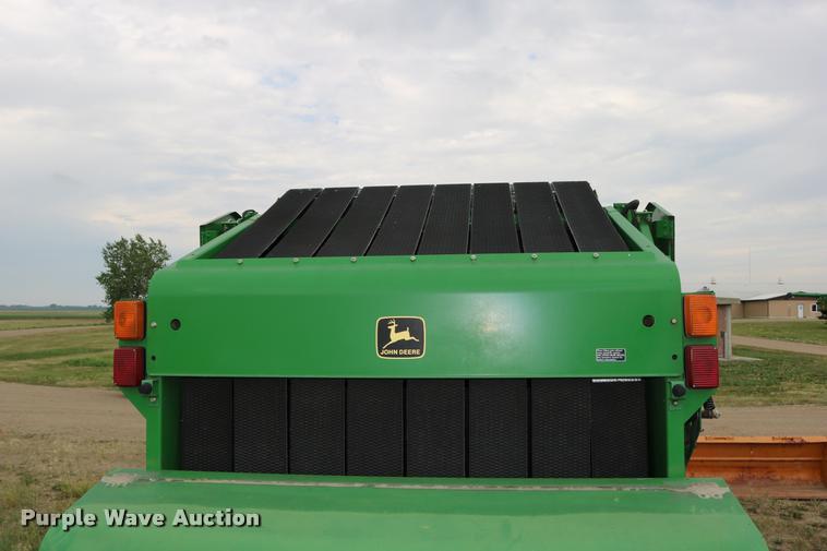 image for item DB9377 2001 John Deere 567 round baler