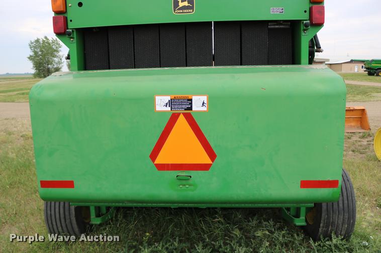 image for item DB9377 2001 John Deere 567 round baler
