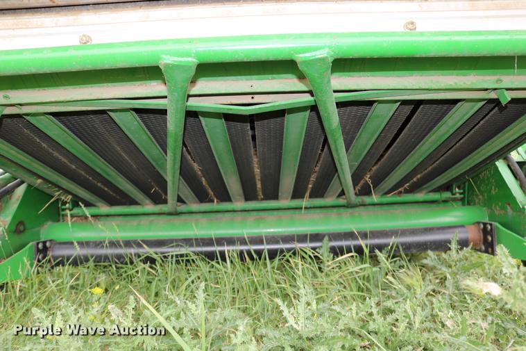 image for item DB9377 2001 John Deere 567 round baler