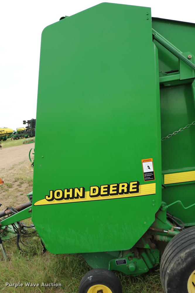 image for item DB9377 2001 John Deere 567 round baler