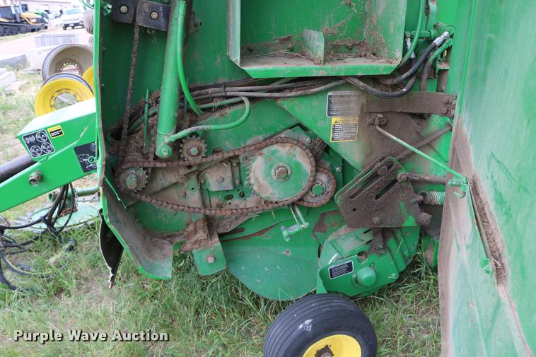 image for item DB9377 2001 John Deere 567 round baler
