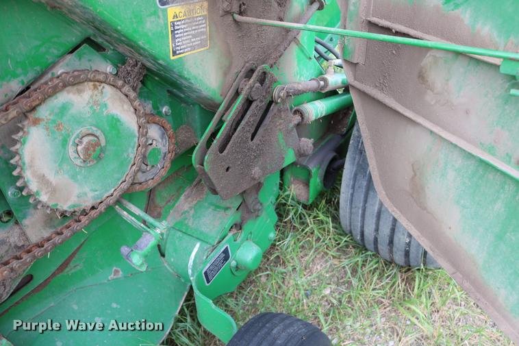 image for item DB9377 2001 John Deere 567 round baler