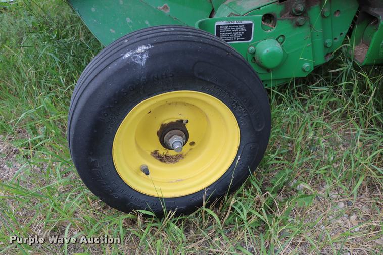 image for item DB9377 2001 John Deere 567 round baler
