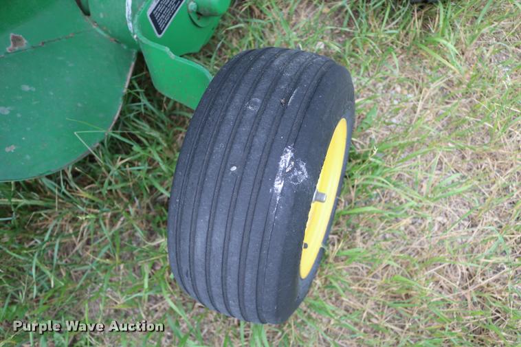 image for item DB9377 2001 John Deere 567 round baler