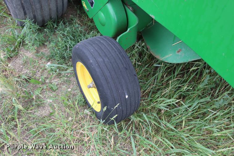 image for item DB9377 2001 John Deere 567 round baler