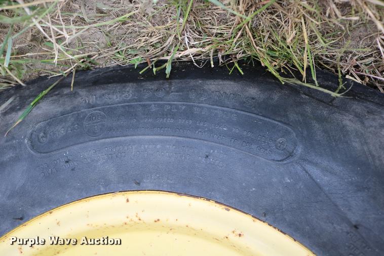 image for item DB9377 2001 John Deere 567 round baler