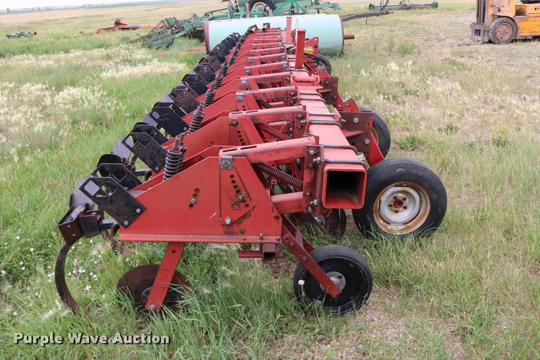 image for item DB9378 Case IH row crop cultivator