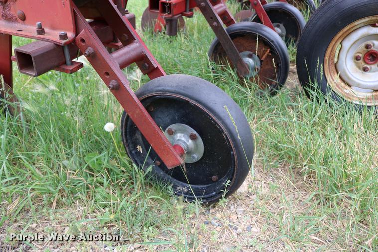 image for item DB9378 Case IH row crop cultivator
