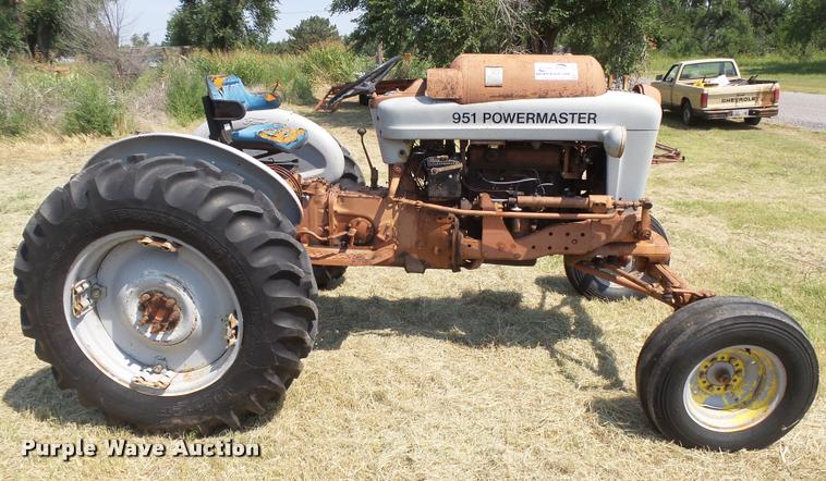 image for item DC3974 Ford 951 Powermaster tractor