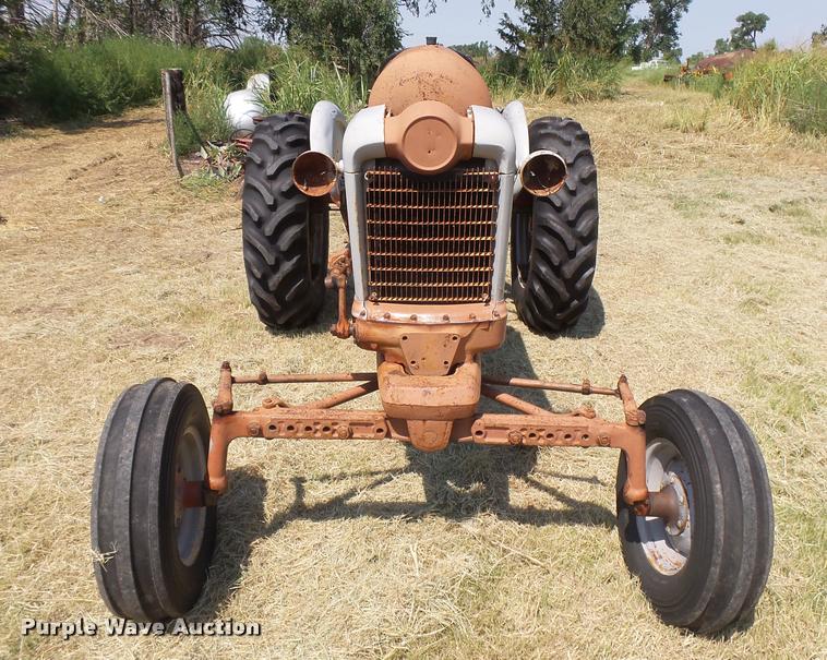 image for item DC3974 Ford 951 Powermaster tractor