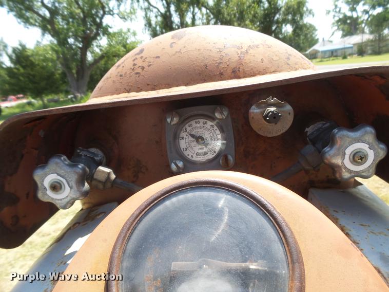 image for item DC3974 Ford 951 Powermaster tractor