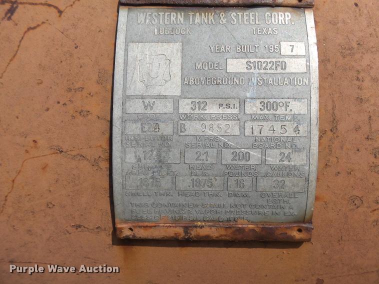 image for item DC3974 Ford 951 Powermaster tractor