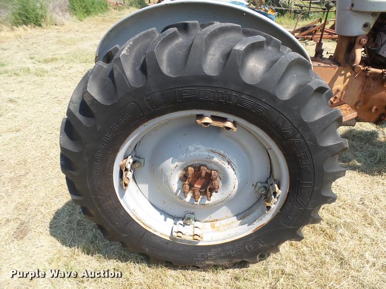 image for item DC3974 Ford 951 Powermaster tractor