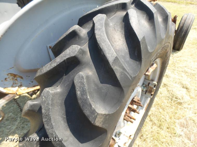 image for item DC3974 Ford 951 Powermaster tractor