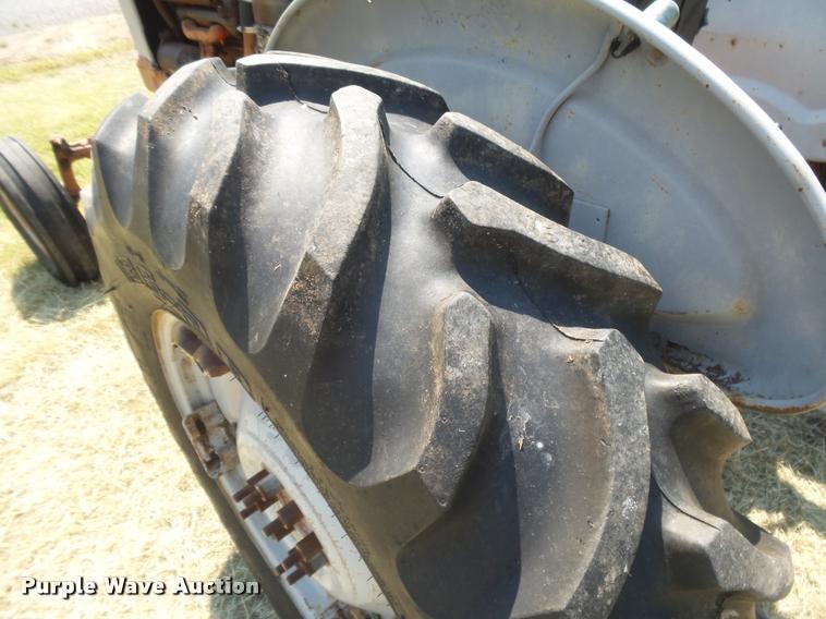 image for item DC3974 Ford 951 Powermaster tractor