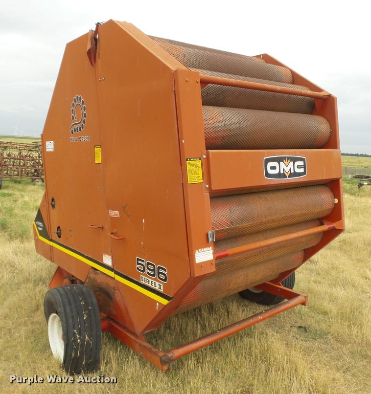 image for item DC3983 OMC 596 Series II round baler