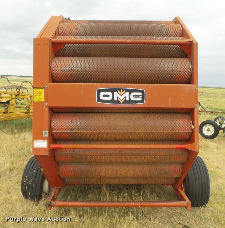 image for item DC3983 OMC 596 Series II round baler