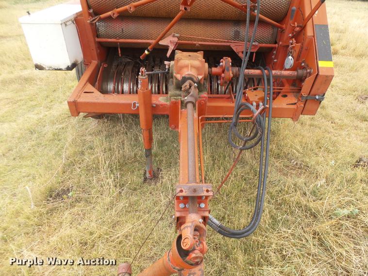 image for item DC3983 OMC 596 Series II round baler