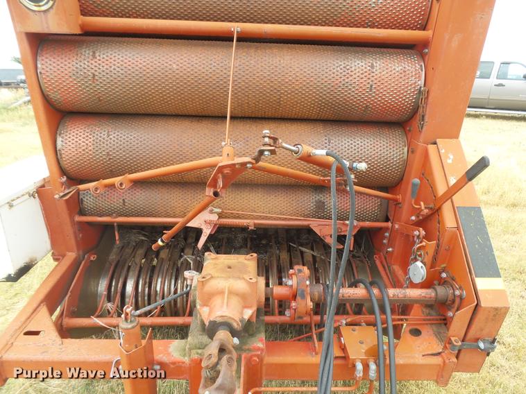 image for item DC3983 OMC 596 Series II round baler