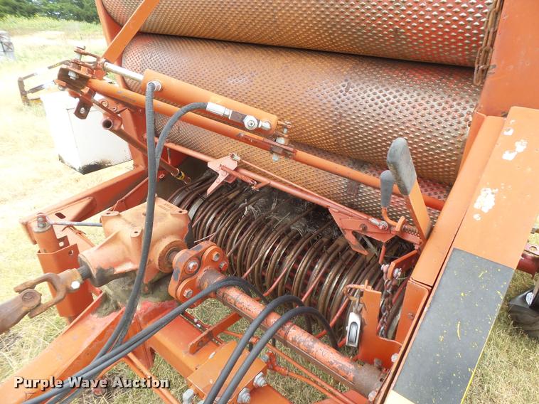 image for item DC3983 OMC 596 Series II round baler